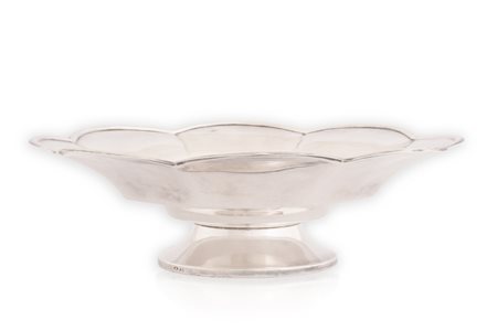 Alzatina in argento con bordo sagomato