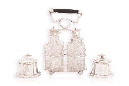 Lotto di oliera Sheffield composta da 4 flaconi in cristallo con manico in legno ebanizzato e due salierine in Sheffield con manico in osso