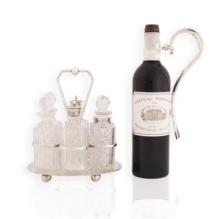 Lotto di oliera in Sheffield con sei flaconi in cristallo e un versavino in Sheffield