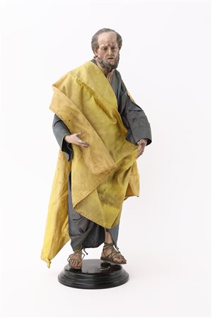 San Giuseppe camicia avorio, tunica in seta viola e mantello giallo; sandali...