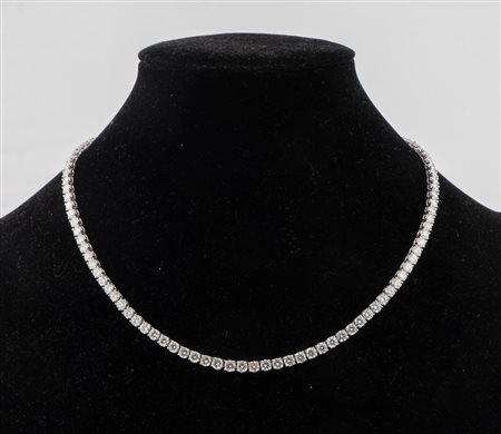 COLLANA TENNIS IN ORO E DIAMANTI Collana girocollo realizzata a tutto giro di...