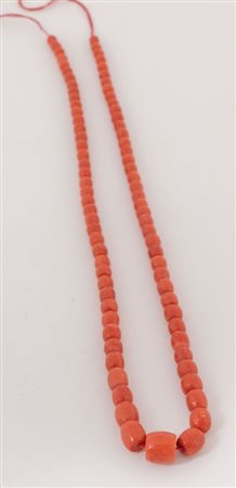 COLLANA DI BARILOTTI IN CORALLO ROSA-ARANCIO Peso complessivo 90,0 grammi.
