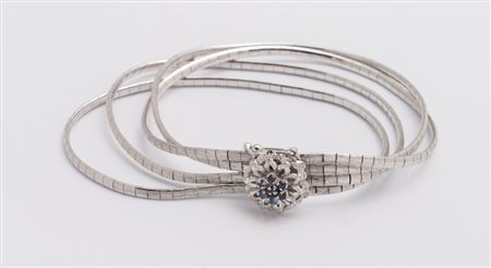 BRACCIALE IN ORO E ZAFFIRI In oro bianco, realizzato a quattro file di maglie...