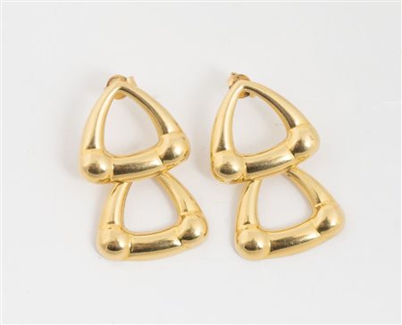 ORECCHINI IN ORO Ciascuno realizzato come un pendente a doppia maglia...
