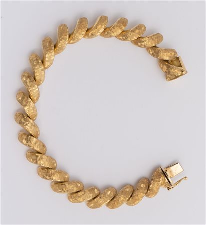 BRACCIALE IN ORO In oro giallo, realizzato ad una fila di elementi in oro...
