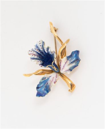 SPILLA IN ORO In oro giallo e smalti, realisticamente modellata come...