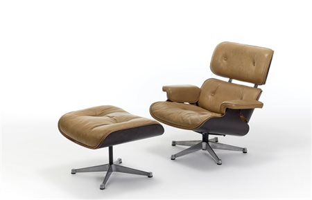 Charles Eames (1907-1978) e Ray Eames (1912-1988) Poltrona con poggiapiedi model