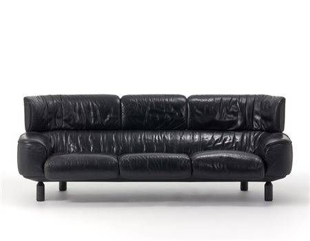 Gianfranco Frattini Divano modello "Bull". Produzione Cassina, Italia, anni '80.
