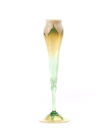Louis Comfort Tiffany Vaso floriforme. USA, 1905ca. Vetro soffiato iridato "Favr