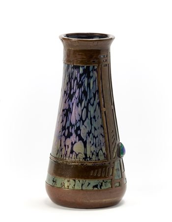 Koloman Moser (Attribuito)
Vaso in vetro ametista scuro a macchie verde iridesce