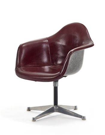 Charles Eames (1907-1978) e Ray Eames (1912-1988) Poltroncina girevole. Produzio