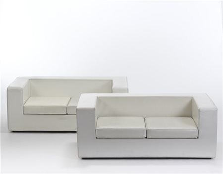 Willie Landels Coppia di divani di prima serie modello "Throw Away". Produzione