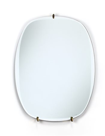 Fontana Arte Specchio in cristallo molato con struttura a tre staffe in ottone.