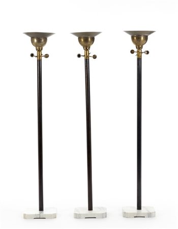 Tre lampade da terra a tre luci. Milano, anni '40/'50. Fusto in metallo vernici