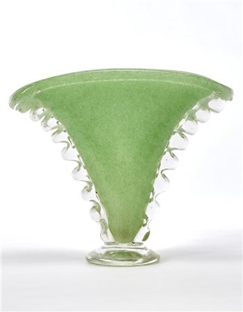 Ercole Barovier (Attribuito)
Vaso in vetro soffiato pulegoso verde incamiciato a