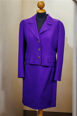 Mila Schön, Tailleur  in lana viola