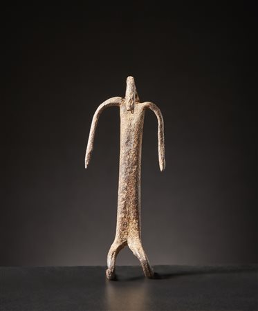  Arte africana - Mali - Dogon. 
Figura rituale.
Ferro.
Segni d'uso.