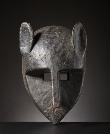  Arte africana - Mali - Bambara.
Maschera iena o Korè Suruku.
Legno tenero a patina nera.
Mancanze, restauri ed evidenti segni d'uso.