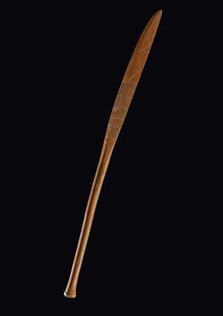  Arte oceanica - Polinesia.
Mazza da guerra e insegna di rango.
Legno duro a patina naturale.
Difetti visibili  e segni d'uso.