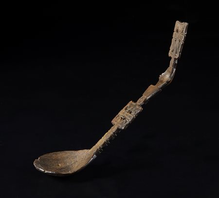  Arte Sud-Est Asiatico - Isola di Timor, Indonesia.
Cucchiaio in corno. 
Segni d'uso.
