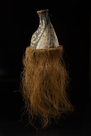  Arte dell'America del Sud - Amazzonia - Piaroa.
Copricapo da danza Warime o Huarime. 
Corteccia, fibre vegetali e pigmenti. 
Difetti e segni d'uso. .