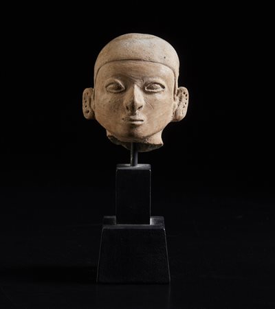  Arte dell'America del Sud - Ecuador - La Tolita. 
Testina antropomorfa in terracotta.
500 a.C. - 500 d.C.