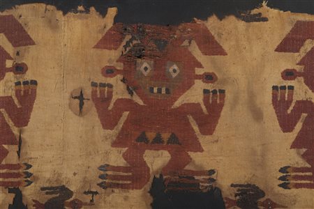  Arte dell'America del Sud - Perù - Chimu.
Frammento di tessuto con tre figure di personaggi.
XIII/XV sec. d.C. .
