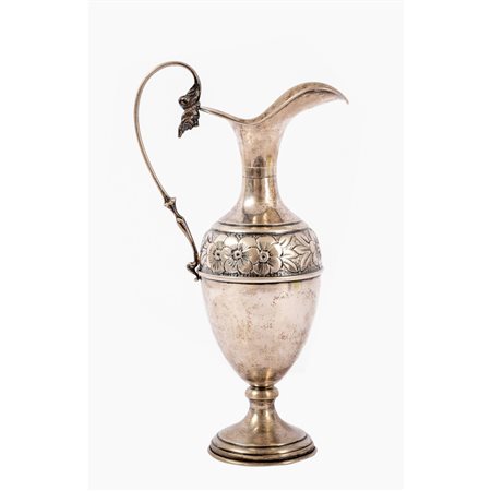 ANFORA in argento sbalzato