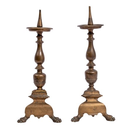 COPPIA CANDELABRI in metallo brunito