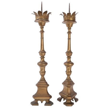 COPPIA CANDELABRI in metallo brunito