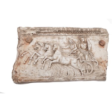 FRAMMENTO in resina marmorea raffigurante "Biga"