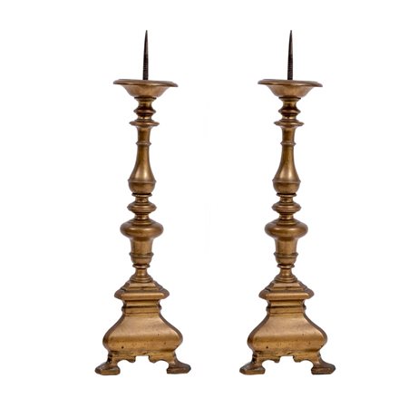 COPPIA CANDELABRI in metallo brunito