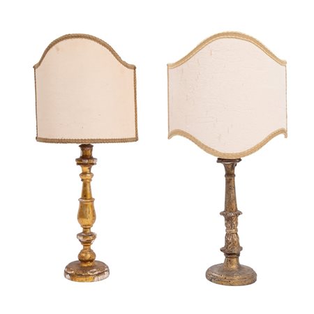 DUE CANDELIERI in legno dorato