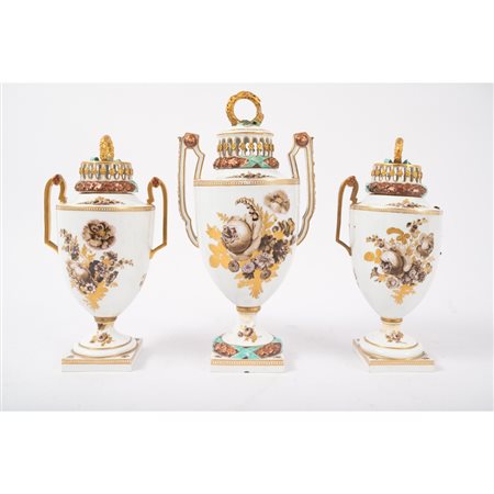 TRE POTICHE con coperchio in porcellana