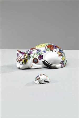 PIERO FORNASETTI<BR>Milano 1913 - 1988<BR>Due fermacarte della serie Gatti accovacciati