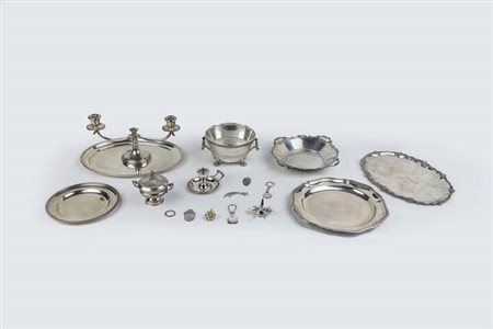 LOTTO DI DICIASSETTE OGGETTI IN ARGENTO