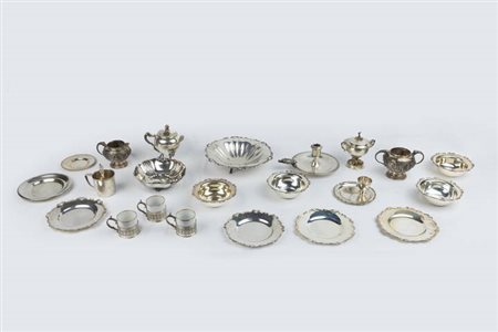 LOTTO DI VENTUNO OGGETTI IN ARGENTO