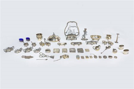 LOTTO DI QUARANTAQUATTRO OGGETTI IN ARGENTO