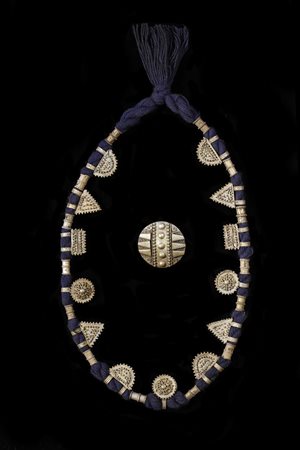  Arte africana - Etiopia.
Collana + orecchino. 
Lega d'argento e tessuto.