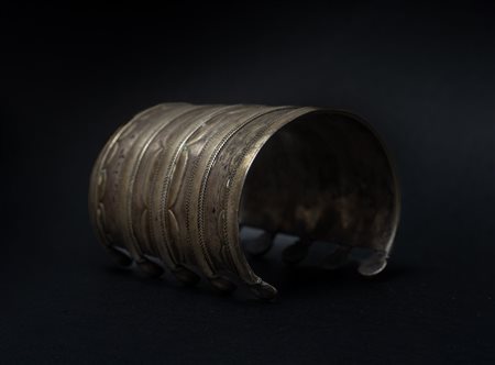  Arte Islamica - Turkmenistan o Afghanistan del Nord.
Bracciale.
Argento.