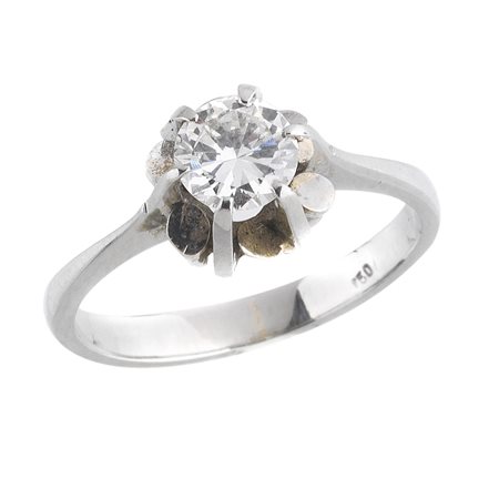 ANELLO IN ORO BIANCO E DIAMANTE al centro un diamante taglio brillante...