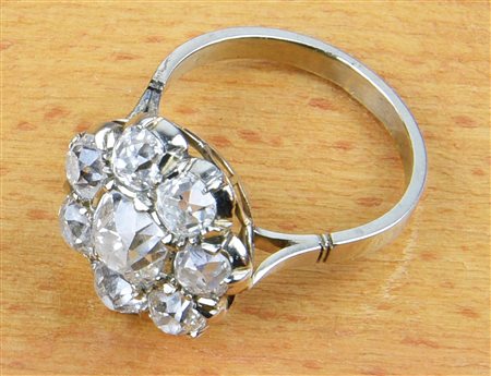 ANELLO MARGHERITA CON DIAMANTI in oro bianco 18 kt, con diamanti taglio...