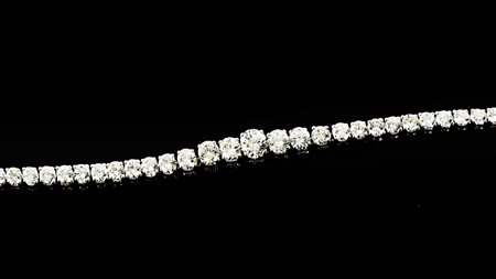 GIROCOLLO TENNIS CON DIAMANTI in oro bianco 18kt, ad una fila di 93 diamanti...