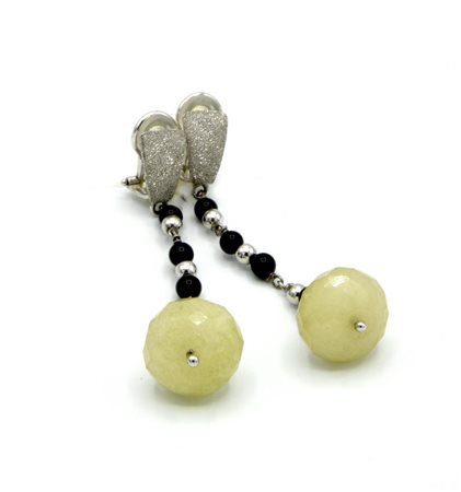 ORECCHINI IN ORO BIANCO 18KT CON PENDENTI clips in oro bianco 18kt satinato,...