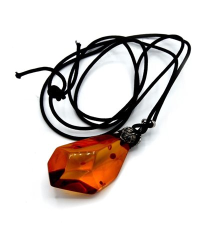 PENDENTE IN AMBRA lunghezza cm 5,5