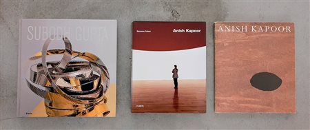 CONTEMPORARY INDIAN ART (KAPOOR, GUPTA) – Lotto unico di 3 cataloghi