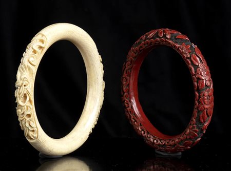 Lotto di due bracciali di stile orientale