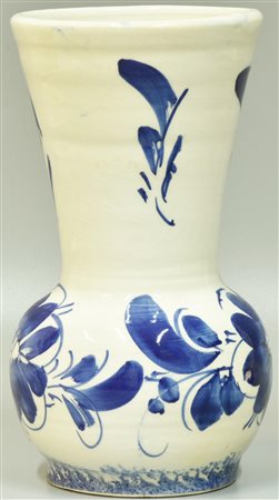 VASO IN CERAMICA decorato con motivi floreali h 23 diam 12 sul fondo marchio...