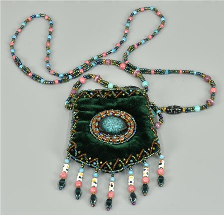 BORSETTA IN VELLUTO verde, con decorazioni di perline colorate 57x8 cm