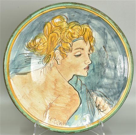 Ignoto PIATTO DA PARATA in tipica ceramica signese finemente decorato a mano...